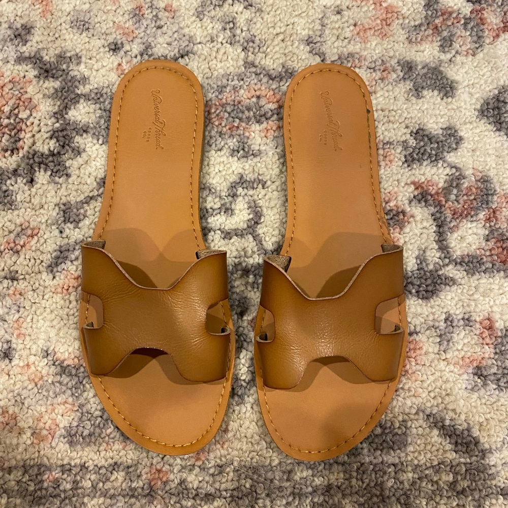 Universal Thread Sandals